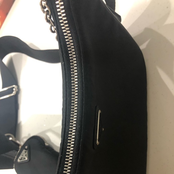 Authentic prada nylon 2005 re-edition bag - Picture 2 of 11